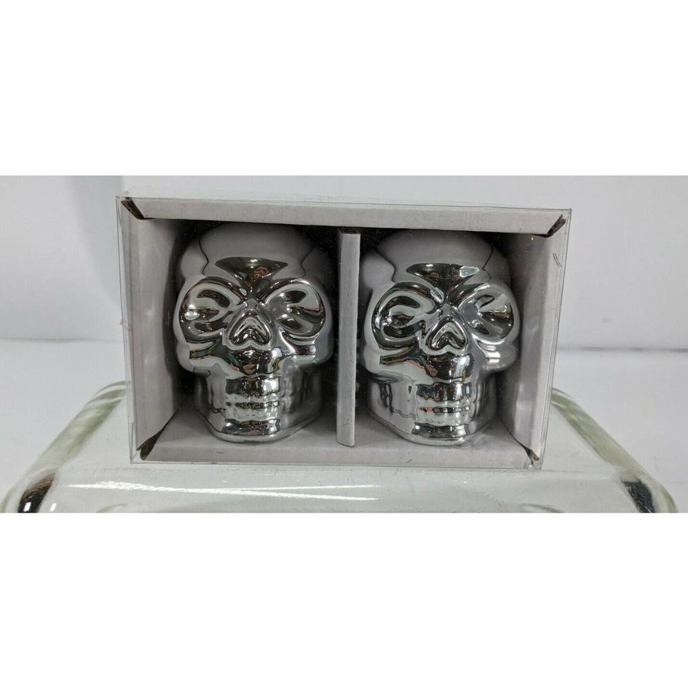 Yankee Candle 2021 Halloween Skull Salt and Pepper Shaker Mirror New in Box‎ - Picture 9 of 9